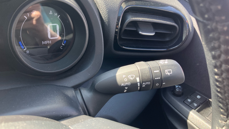 Toyota Yaris 1.5 Hybrid Design 5dr CVT Hybrid Hatchback